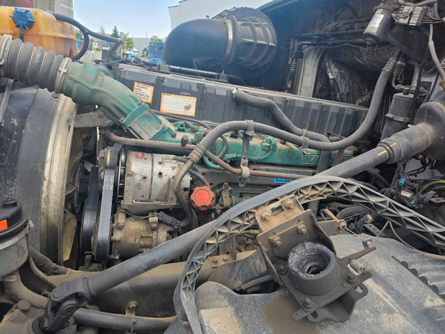 volvo truck 2008 with no def and no regen pls call 6475010163 in Cars & Trucks in Mississauga / Peel Region - Image 4