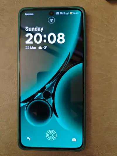 This is a OnePlus phone in used like new condition, with a vibrant display and reliable performance....