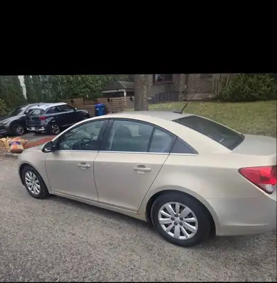 Chevrolet Cruze 1.4 model 2011 avec 164000km, véhicule très économique et propre, Prix négociable.