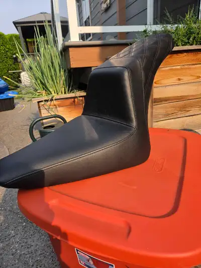 Saddleman seat for Softail purchased new used twice fits my 2017 FlSS if interested please text me 7...