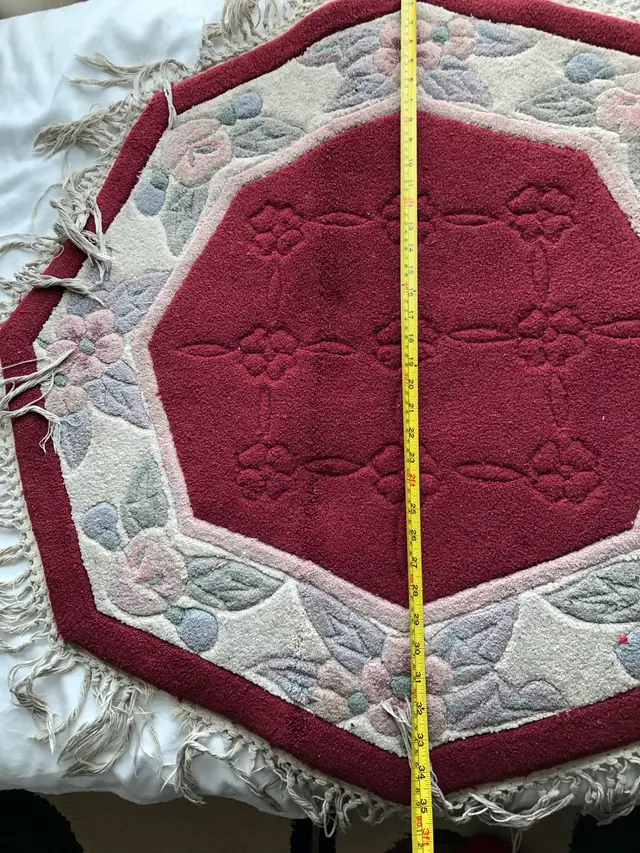 area rug , mat, nice colour and style great for any area  in Rugs, Carpets & Runners in London - Image 2