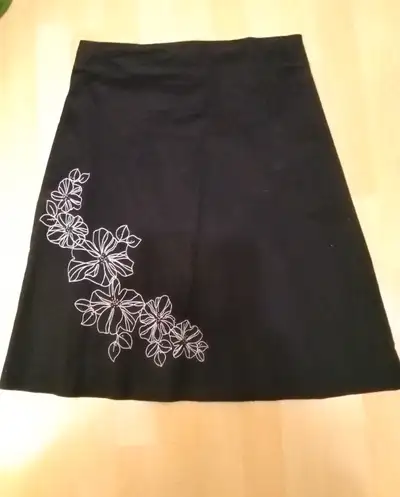 Vintage Black Skirt with light pink floral pattern embroidery with bits of pink glitter. Back zipper...