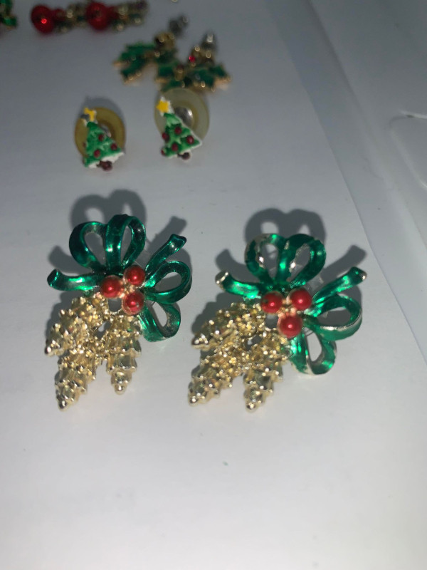 Christmas Jewelry Collection - Necklace & Earrings in Arts & Collectibles in Fredericton - Image 2