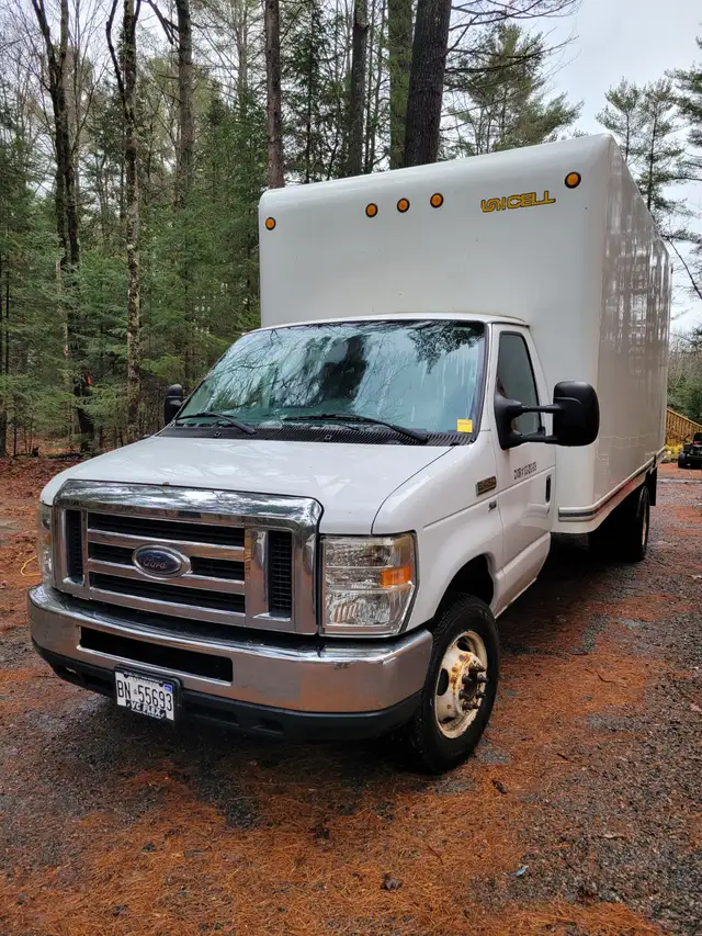 2010 Ford E-450 Cub van