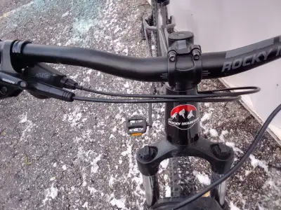 Rocky mountain medium size, Shimano hydraulic brakes, 9 speed advent duraleur, 29 tires, all origina...