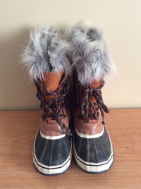 Outbound Womens Winter Boots Size 7 Lined Great Condition 