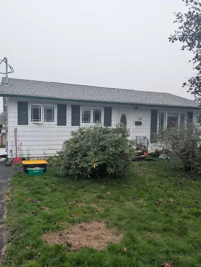 Large bedroom , walk in closet , 49" television , internet , cable , fridge , heat , hot water , lau...