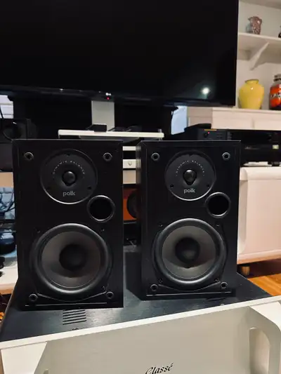 Polk Audio R15 Bookshelf Speakers – Mint Condition, View more