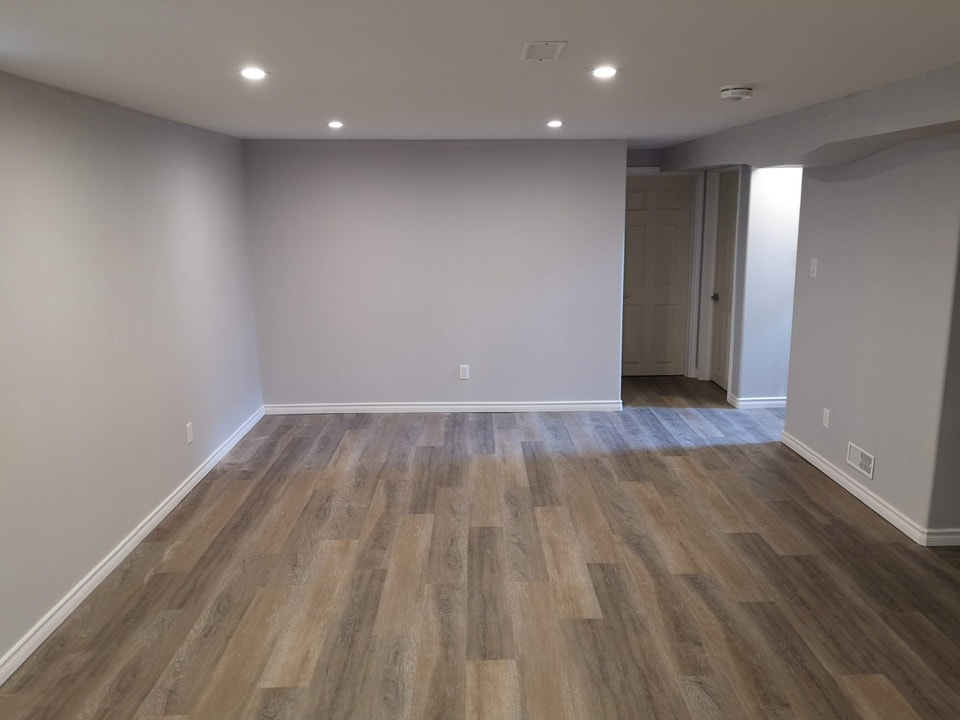 AVAILABLE NOW: Spacious & Clean 2-bdrm near Ritson & Adelaide 4