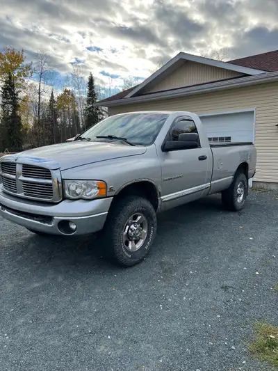 Cummins manuel 4x4 avec plusieurs pièce neuve dons link kit, gear dans gear box 4 amortisseur neuf ,...