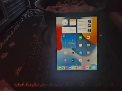 Apple iPad Pro 12,9 pouces 1re génération 128 Go +Lte (Unlock), View more