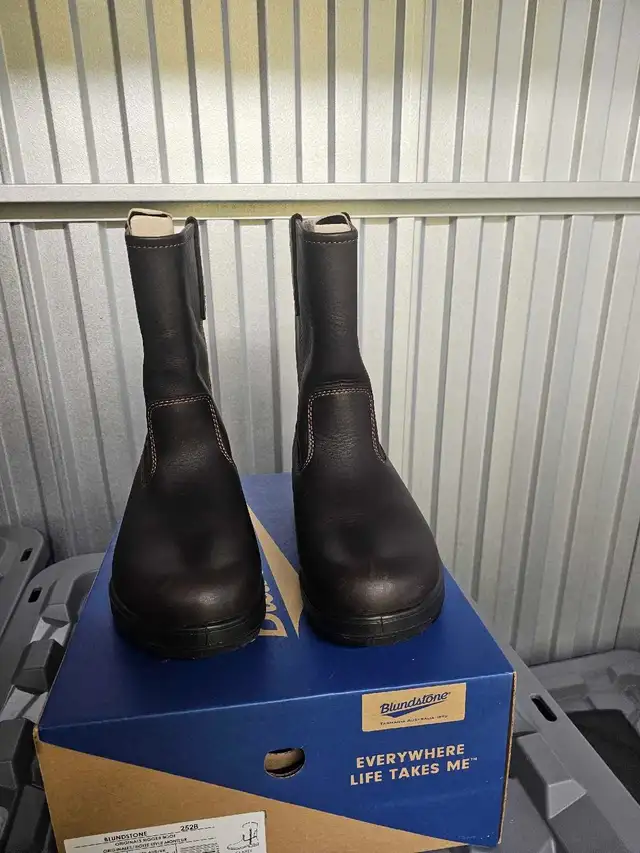 Blundstone Rigger Boots - Claret - Size 10 Women’s in Women's - Shoes in Mississauga / Peel Region - Image 7
