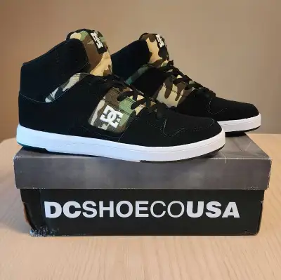Men's camo DC hi-top shoes. Black and green camo. Men's size 10. Sku C