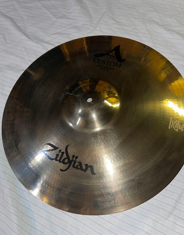 Zildjian A Custom Fast Crash 18” in Drums & Percussion in Kawartha Lakes - Image 3