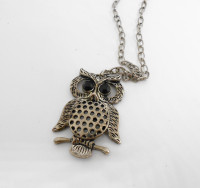 Pewter / Silver Tone Owl Pendant Necklace
