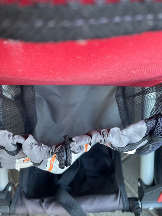 Poussette à trois roues dans Poussettes, porte-bébés et sièges d'auto  à Laval/Rive Nord - Image 4