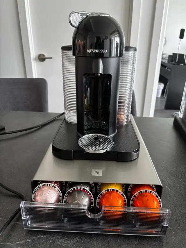 Nespresso Vertuo Machine, Milk Frother, Capsule Drawer+capsules628657121817621227