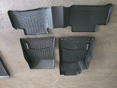 Like new excellent condition. Only used drivers front matt for one month. 2025 CLE Weathertec Merced...