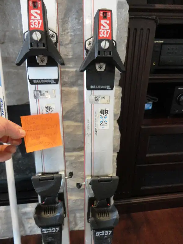 2 pairs of Downhill Skis Great for sleighs or wall hangers in Ski in Kitchener / Waterloo - Image 8