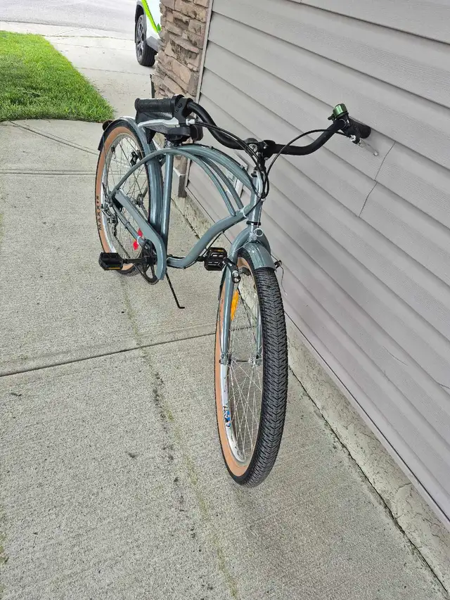 26 Huffy Cruiser bike in Cruiser, Commuter & Hybrid in Calgary - Image 3