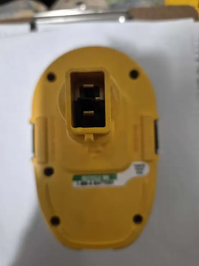 DeWALT 18V XPR battery in Power Tools in Guelph - Image 4