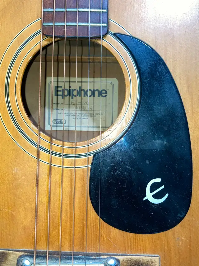 Epiphone Acoustic Guitar, Stand, Case & Accessories in Guitars in Mississauga / Peel Region - Image 7