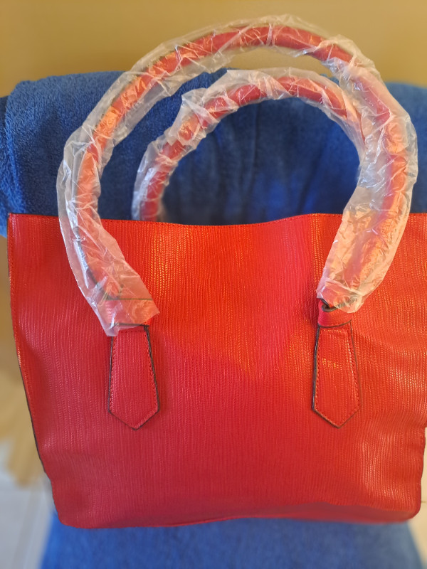 Shoulder  Tote in Women's - Bags & Wallets in Markham / York Region