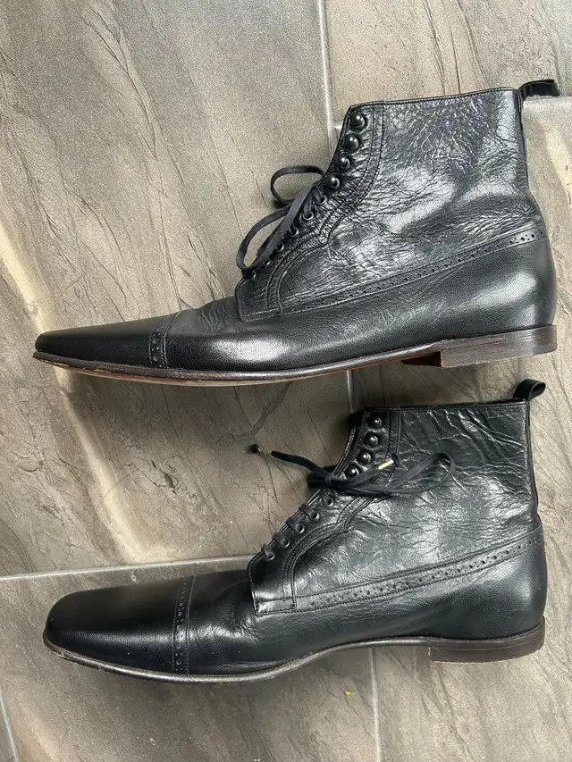 Burberry Men Black Boots in Men's Shoes in Mississauga / Peel Region - Image 2