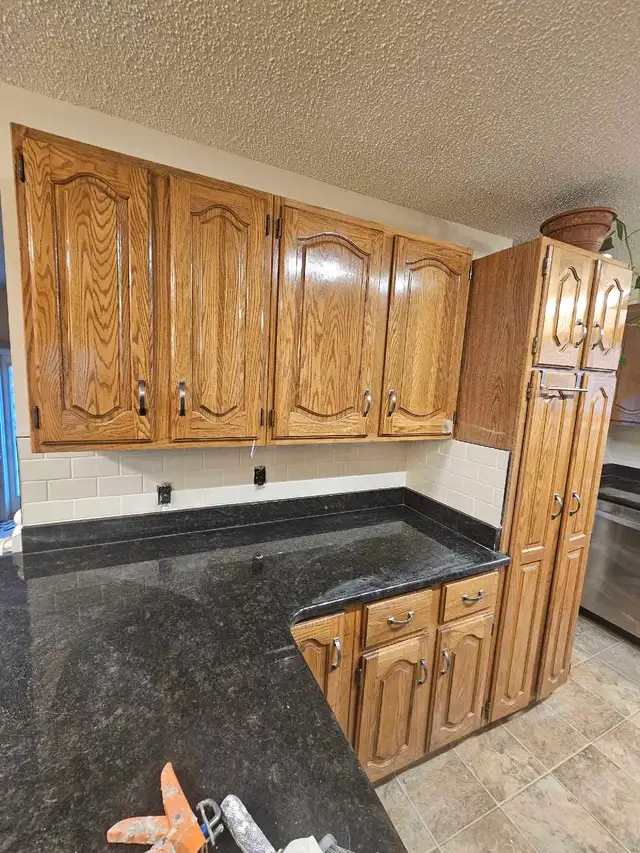 Tile installer 476380019850618884
