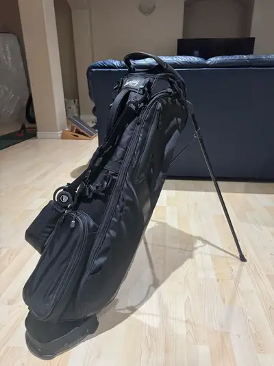 Selling my like new Sunday golf- El Camino stand bag only because I picked up another stand bag to c...