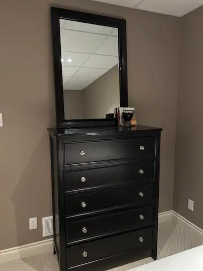 Bedroom dresser 5 drawers mirror included