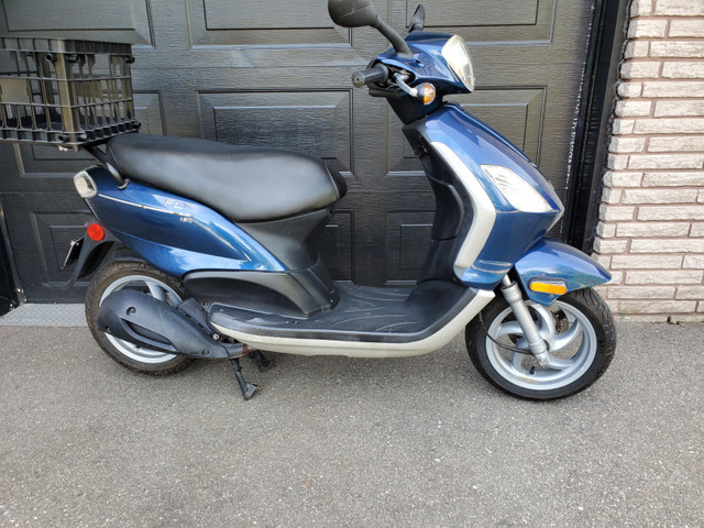 Scooter, 2010 Piaggio/Vespa Fly, 150CC in Scooters & Pocket Bikes in Barrie - Image 2