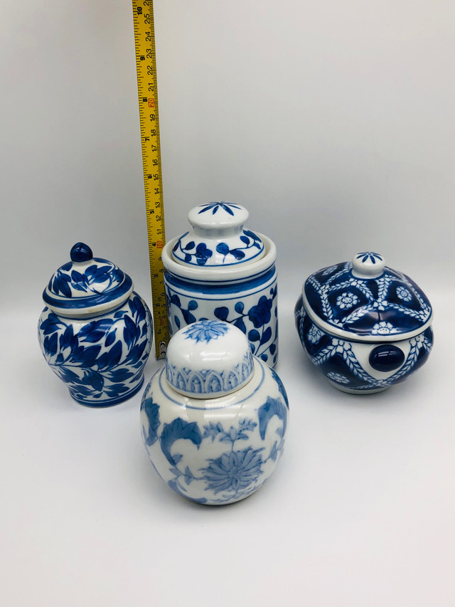 Lot of 4 Vintage ceramic Blue and White Ginger jars in Arts & Collectibles in Oshawa / Durham Region - Image 4