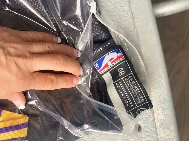 Kobe Bryant #8 Lakers Black Tribute Jersey – Size M – NBA Replic in Men's in City of Toronto - Image 4