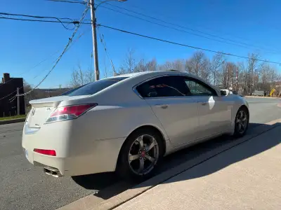2009 Acura TL shawd awd Drives excellent, new front brakes and rotors New serpentine belt and pulley...