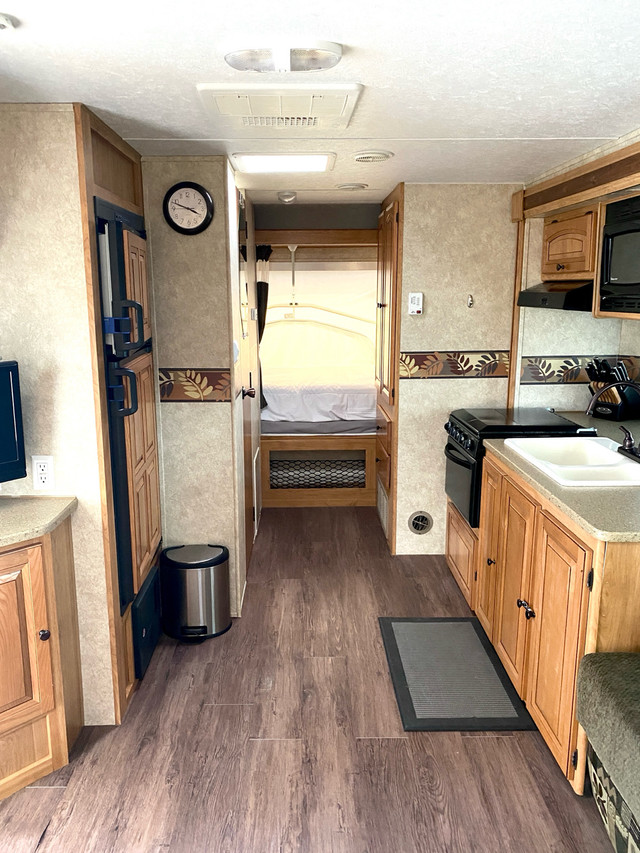 2011 Palomino Hybrid S-238. Camping gear included!  in Travel Trailers & Campers in Edmonton - Image 2