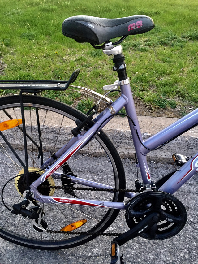 Vélo hybride SCOTT Sportster P5 cadre 18" aluminium, comme neuf dans Randonnée, ville et hybrides  à Ville de Montréal - Image 2