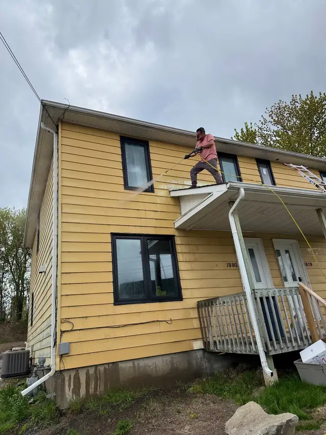 Pressure Washing – Siding, Decks, Driveways & More in Fence, Deck, Railing & Siding in Ottawa - Image 7