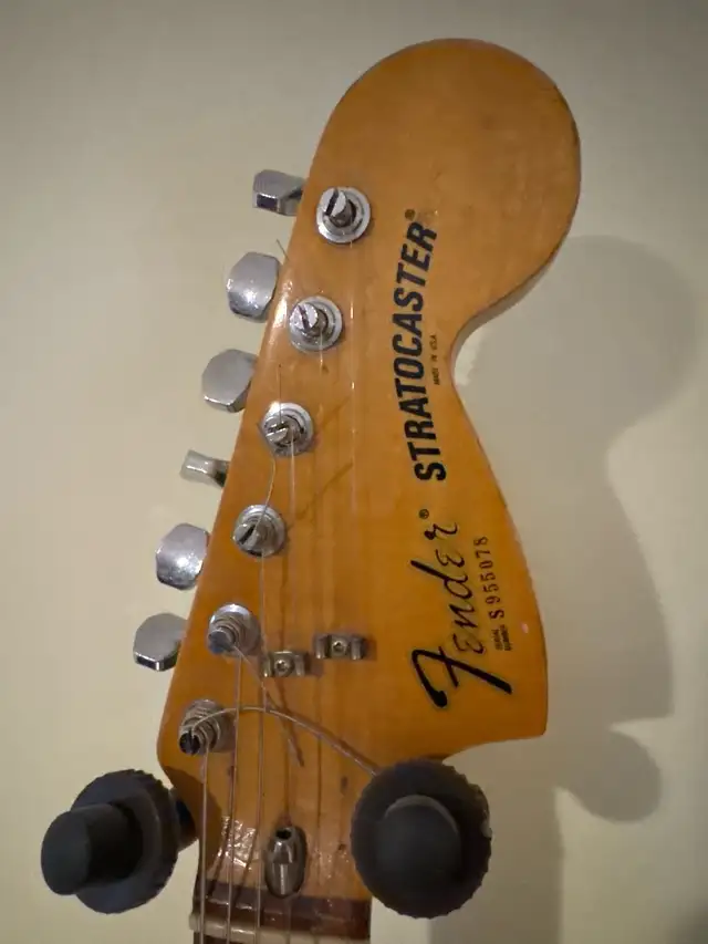 Fender Stratocaster  in Guitars in Oakville / Halton Region - Image 3