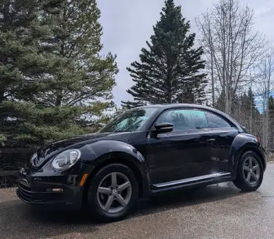 2016 Volkswagen Beetle *LOW KM* 96000 only New tires. Remote start. Runs perfect. Rebuilt