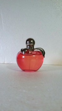 Nina Ricci Perfume 