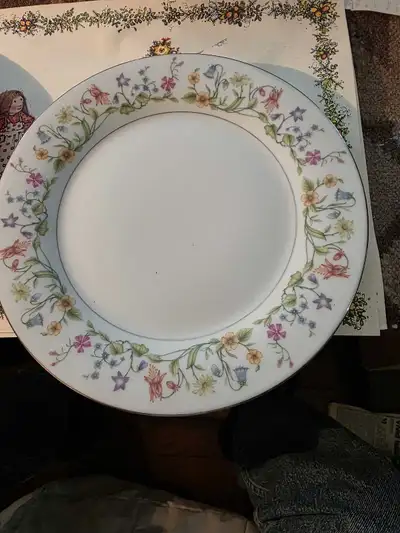 Crown Ming fine china  8 dishes , View more