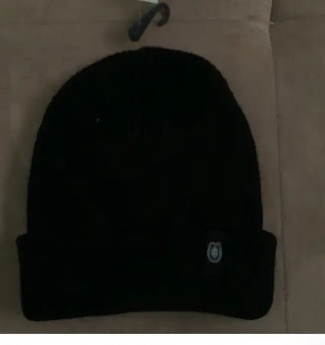 NEW NEUF 2021  Montreal Canadiens Chic tuque toque winter hat in Men's in Laval / North Shore - Image 3