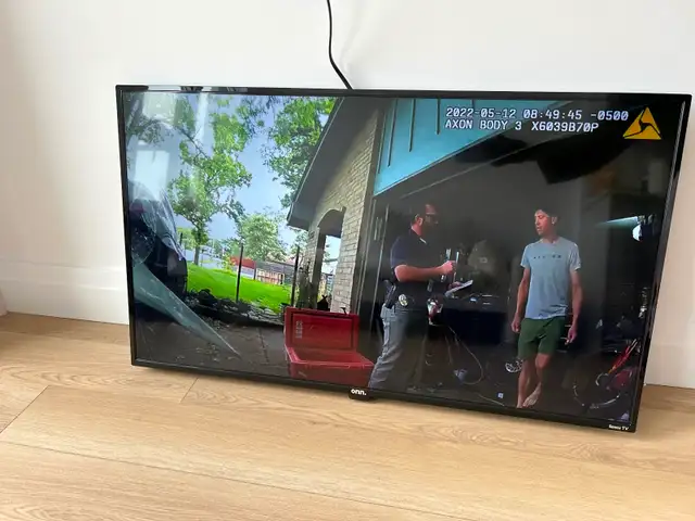 Téléviseur intelligent 43’’  4K UHD roku 3 ports HDMI in Video & TV Accessories in Sherbrooke - Image 3