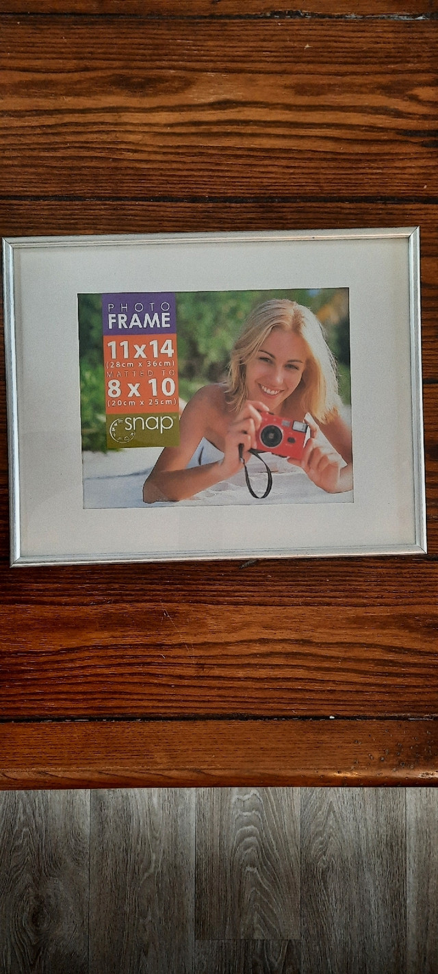 Picture frame  in Home Décor & Accents in Edmonton