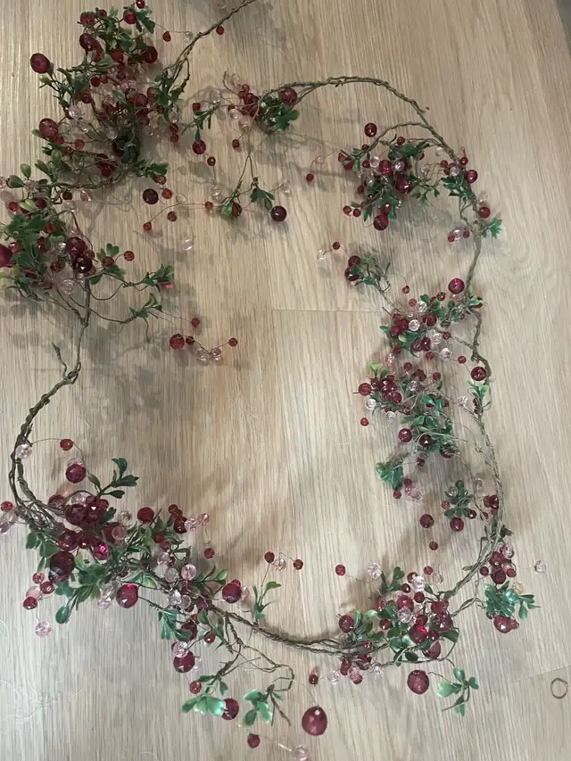 7.5 Christmas tree, moving  sale in Holiday, Event & Seasonal in Markham / York Region - Image 8