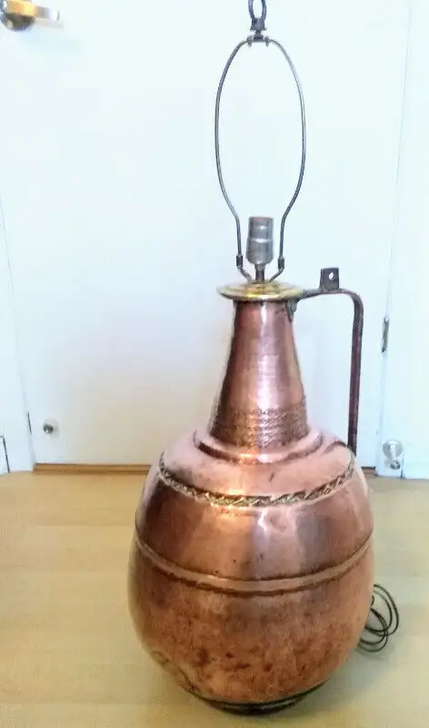 Antique Moroccan Copper pitcher table lamp in Indoor Lighting & Fans in Laval / North Shore - Image 4