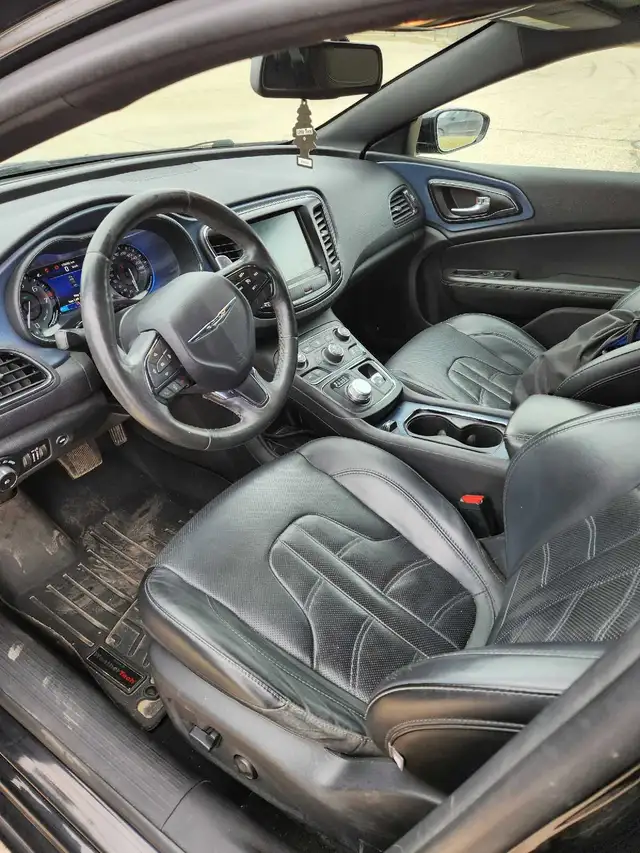 2015 Chrysler 200s541162087257876485