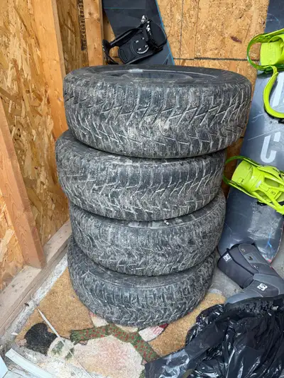 225/60R16 Only used 1 winter Kept in storage during summer Little dirty just needs a clean!
