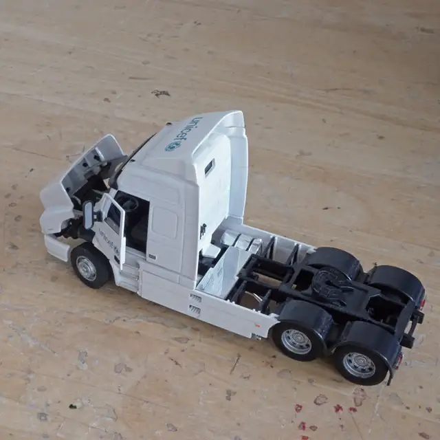 UNICEF トレーラー ミニカー Amazon.co.jp: unicef ユニセフ 物資供給トラック ミニカー 関係者限定